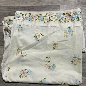 Floral Print White Sheet Set 70’s